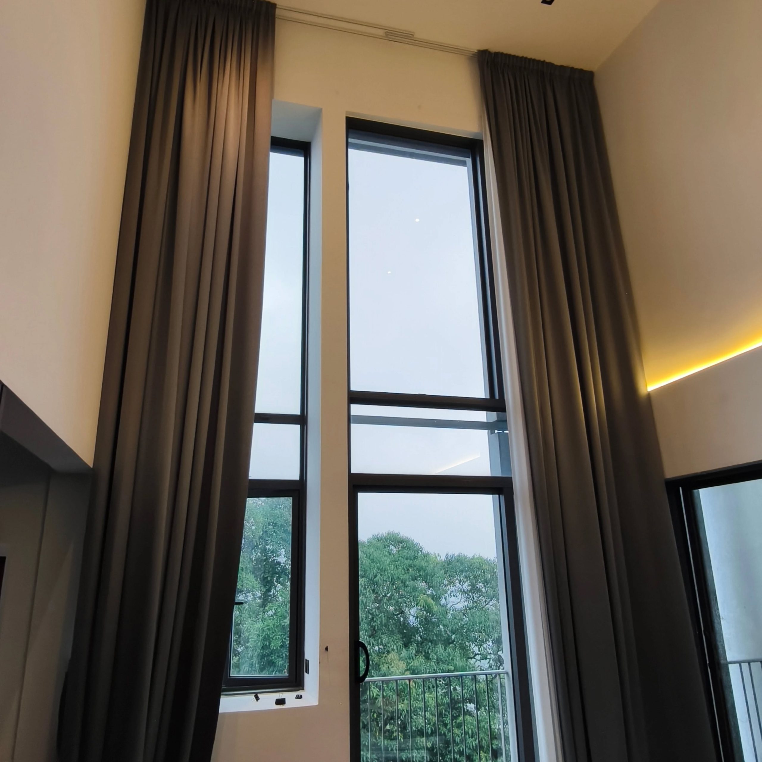 Curtain cleaning service